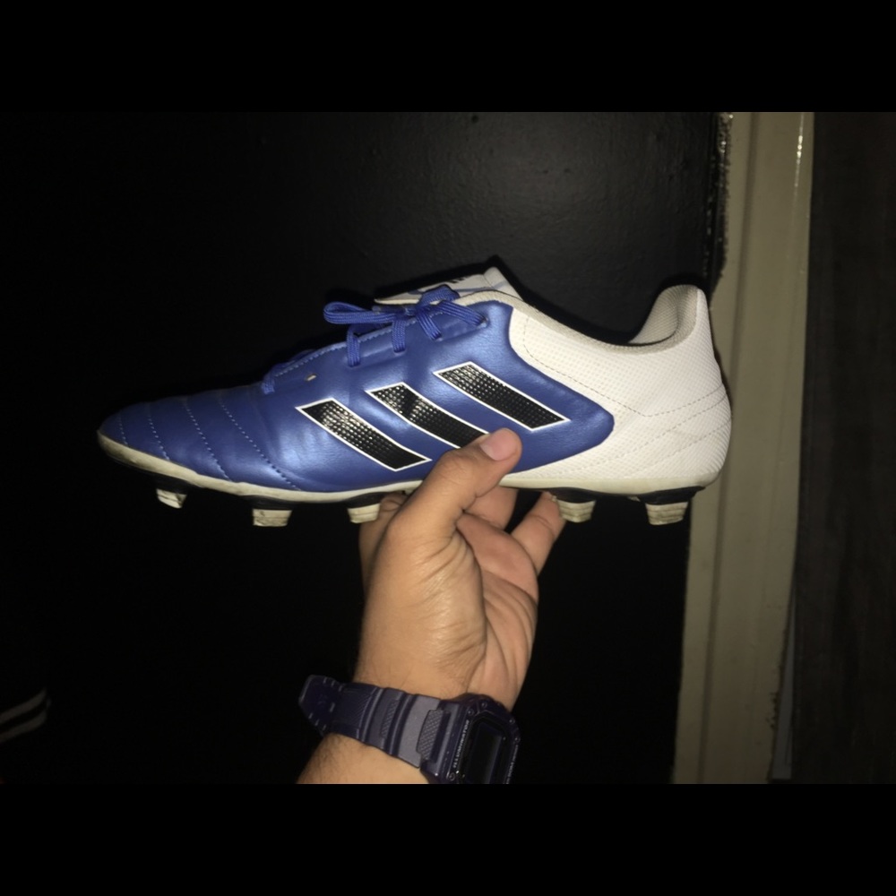 Soccer cleats